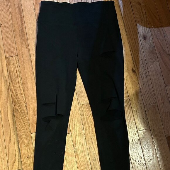 Womens Max & Mia‎ Black Leggings with Ripped Leg Accents Size Large - Picture 1 of 3
